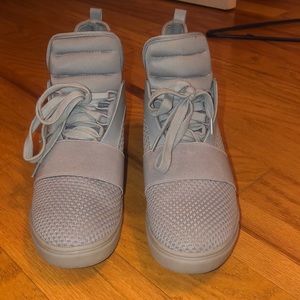 LEXI GREY Steve Madden Sneakers - Size 9.5